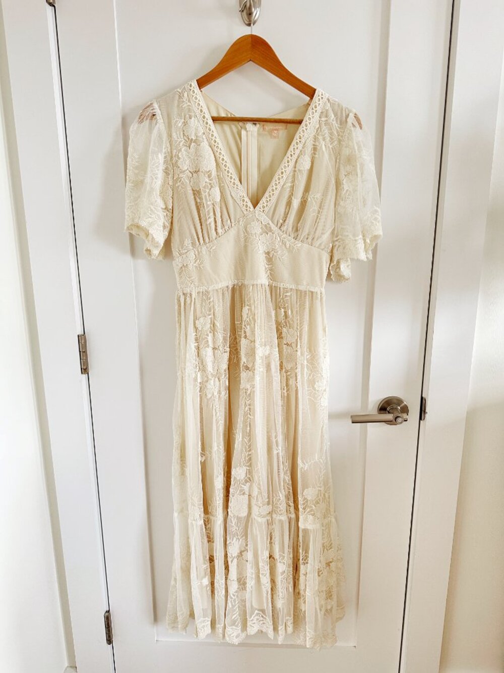 Baltic Born - Clarisa Lace Midi Dress | Vintage Cream - Picture 3 of 9
